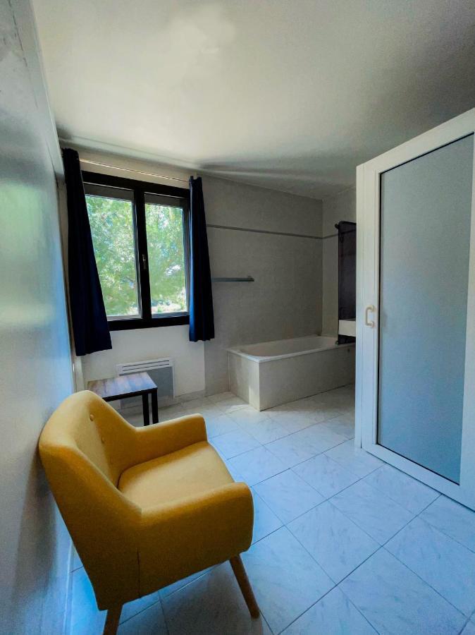 Logis Hotel & Restaurant L'Etape Bouc Bel Air - Gardanne エクステリア 写真
