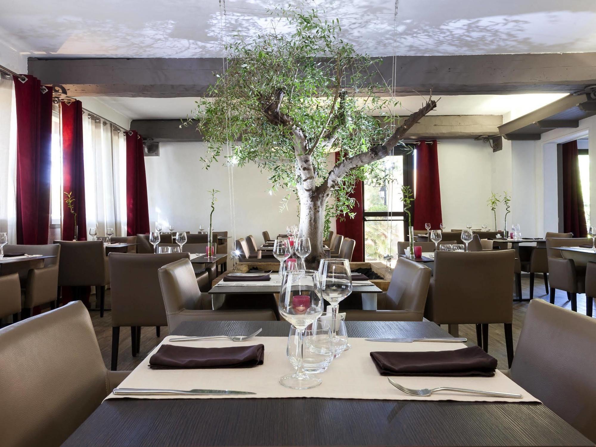 Logis Hotel & Restaurant L'Etape Bouc Bel Air - Gardanne エクステリア 写真