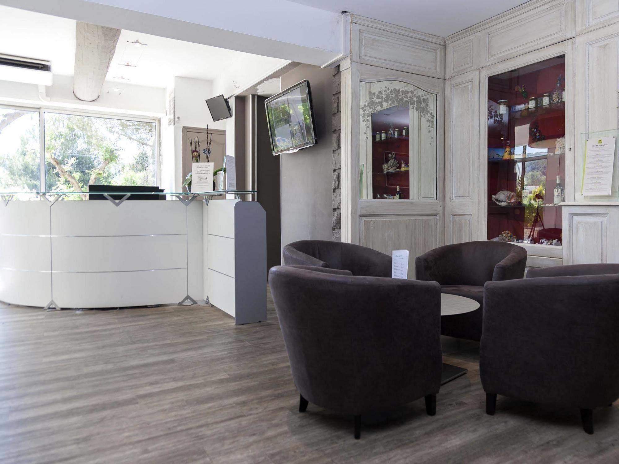 Logis Hotel & Restaurant L'Etape Bouc Bel Air - Gardanne エクステリア 写真
