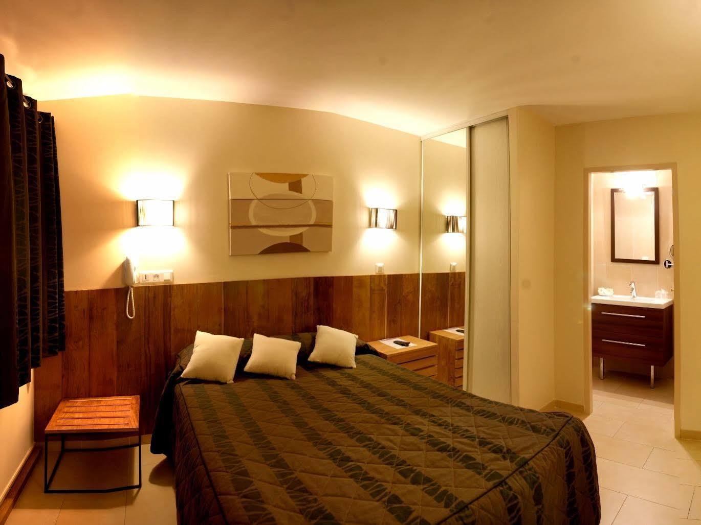 Logis Hotel & Restaurant L'Etape Bouc Bel Air - Gardanne エクステリア 写真